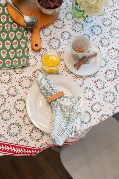 Tablecloth - Wreath, Evergreen & Red: 60" x 90"