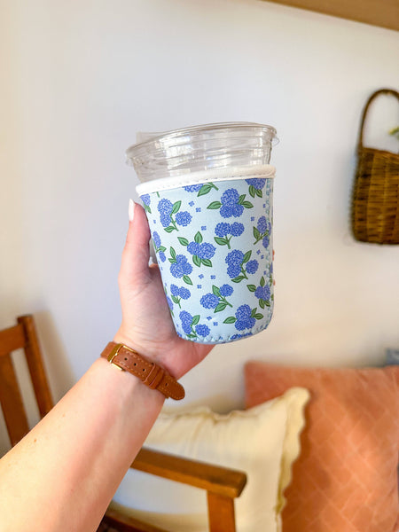 Blue Hydrangeas | Reusable Coffee Sleeve: Medium (20-24oz)