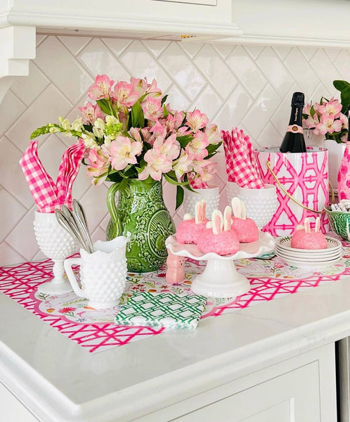 Bunny Garden Scalloped Paper Placemats: Placemat (15" x 15")