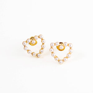 Heart Pearl Stud Earrings   White/Gold   .5"