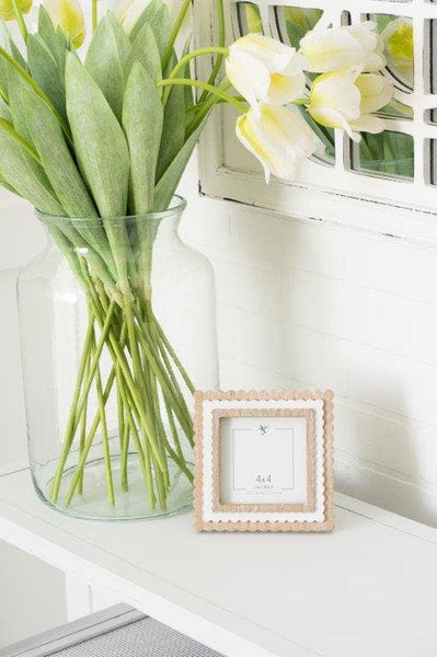 11847 - 6x6x1 wood photo frame (SCALLOP) ntrl/wh (4x4) pic