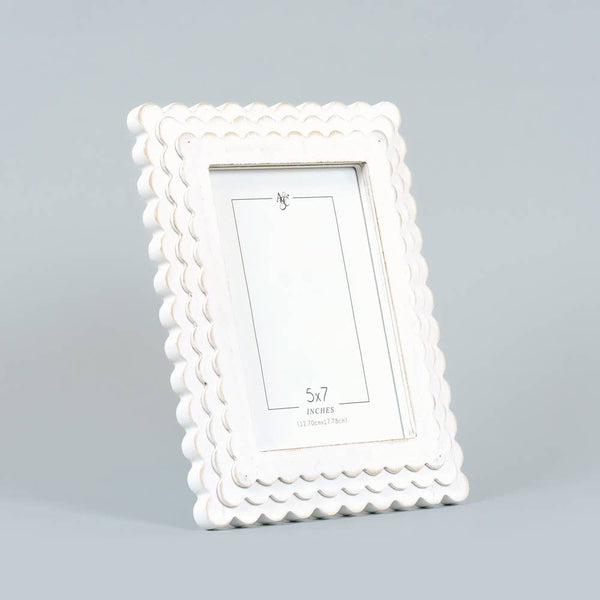 11843 - 8x10x1 wood photo frame (SCALLOP) wh (5x7) pic