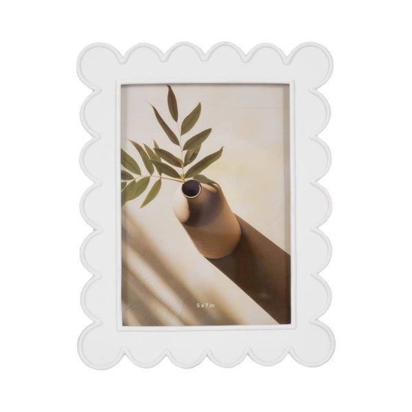 Photo Frame - Resin with Decorative Scalloped Edge: White / 4x6