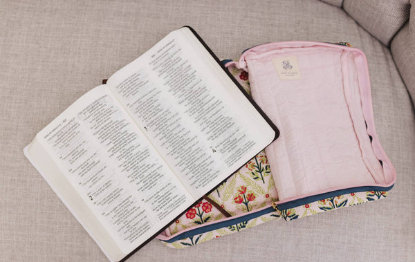 Meadow Luxe | Quilted Scalloped Bible Cover