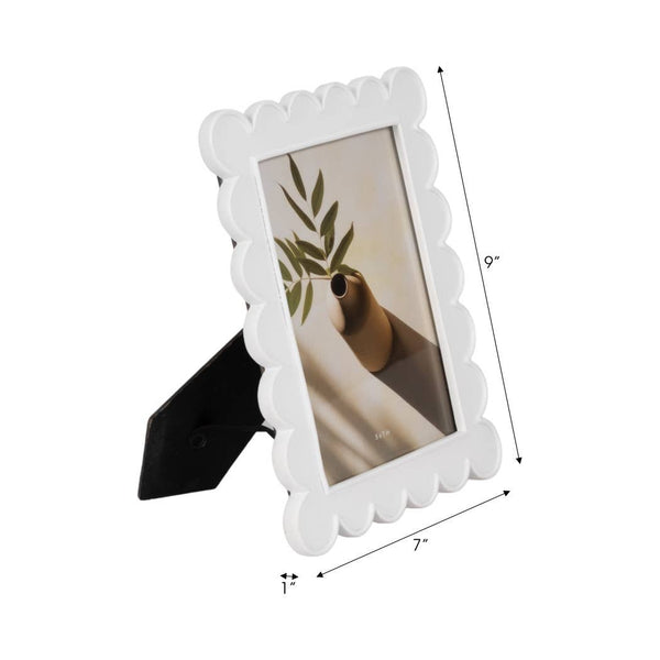 Photo Frame - Resin with Decorative Scalloped Edge: White / 4x6