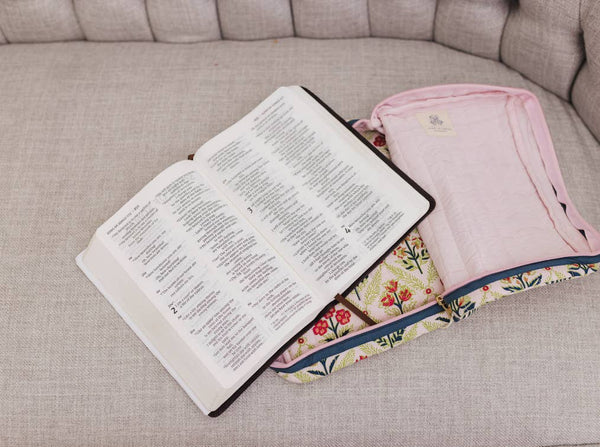 Meadow Luxe | Quilted Scalloped Bible Cover