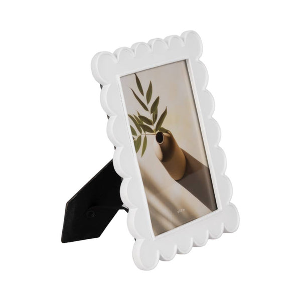 Photo Frame - Resin with Decorative Scalloped Edge: White / 4x6