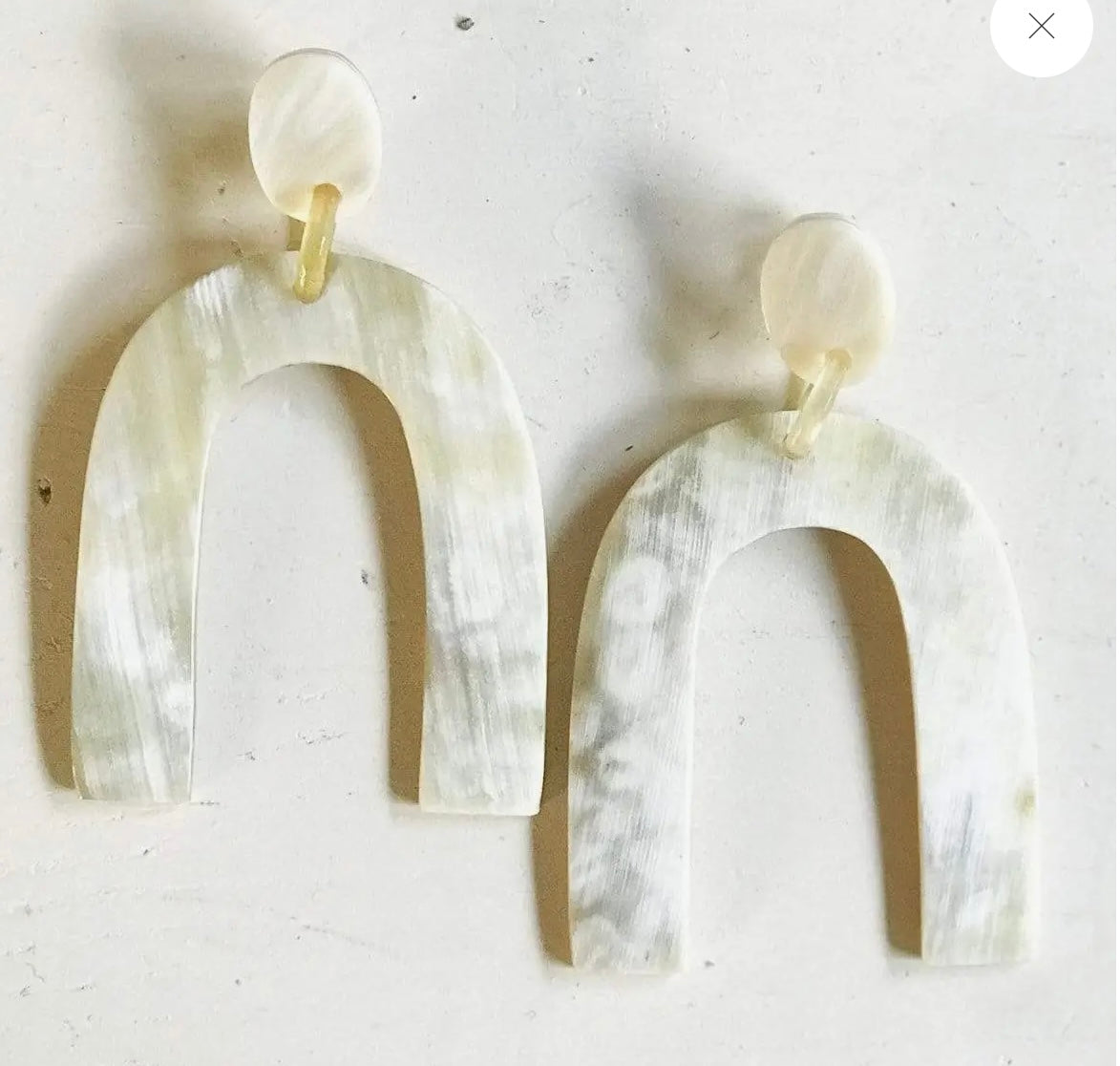 Sunshine Tienda Horseshoe Earrings