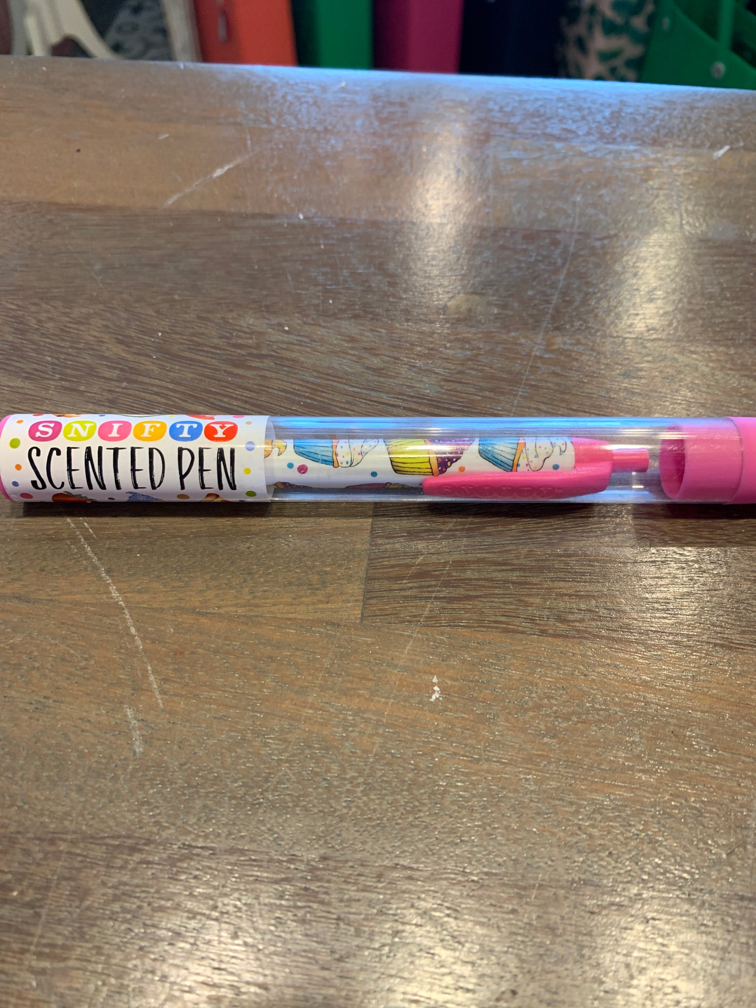 Snifty cupcake pen