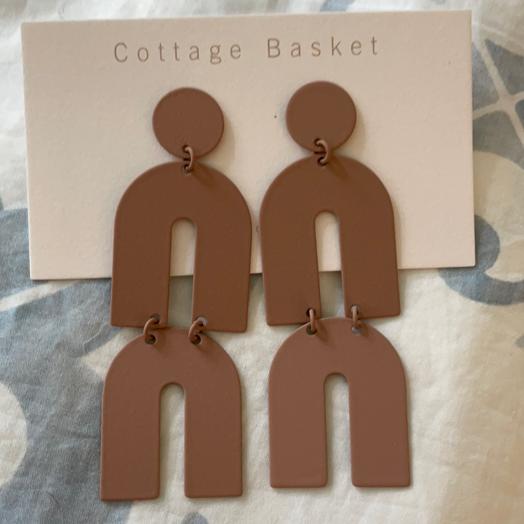 Taupe metal earrings