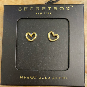 Secret box heart stud earrings
