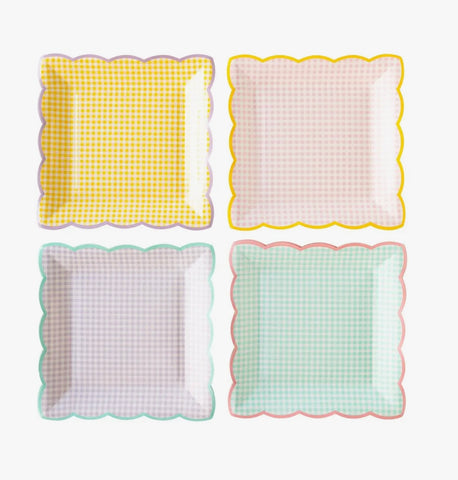 Gingham Scalloped Paper Plates