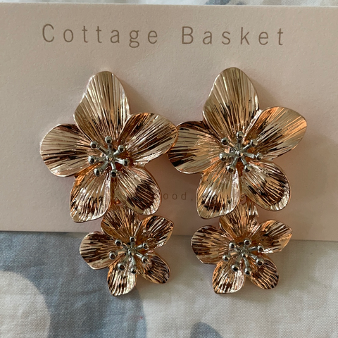 Gold flower tier earrings