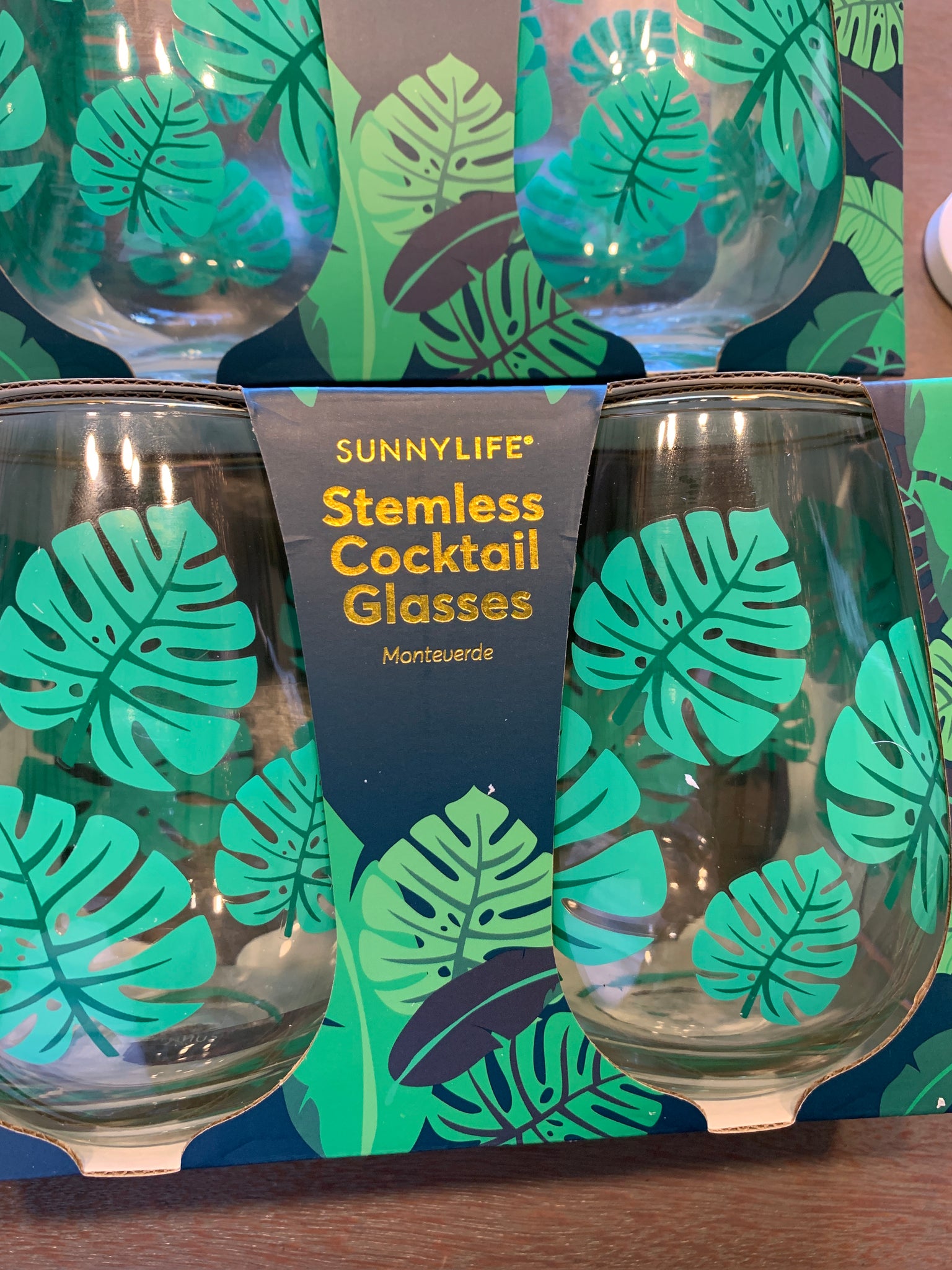 Stemless cocktail glasses palms
